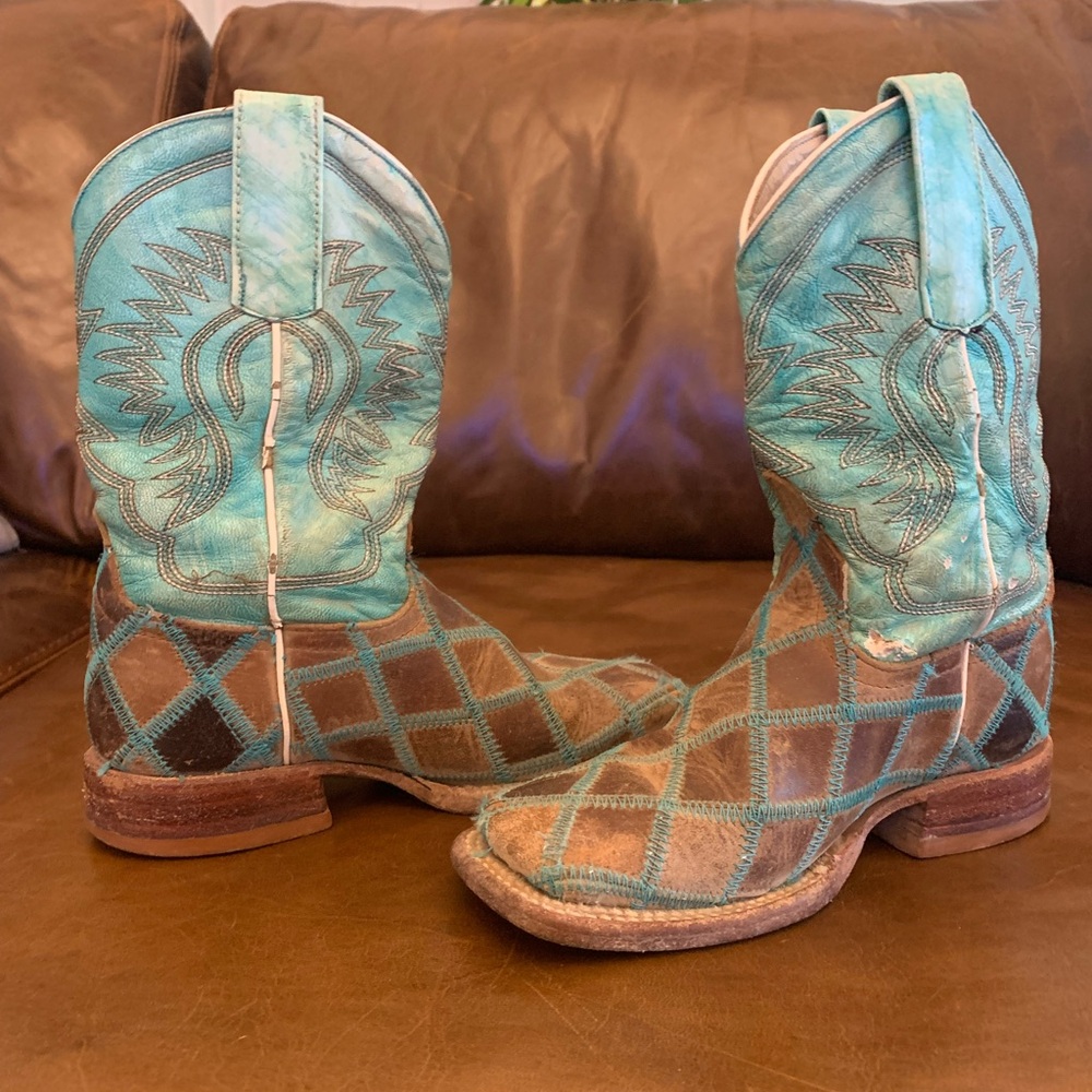 Anderson Bean little girls boots size 11 in good condition with worn places.